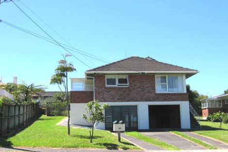 Photo of property in 1/25 Dallinghoe Crescent, Milford, Auckland, 0620