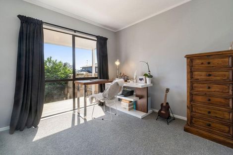 Photo of property in 13 Petrel Place, Massey, Auckland, 0614