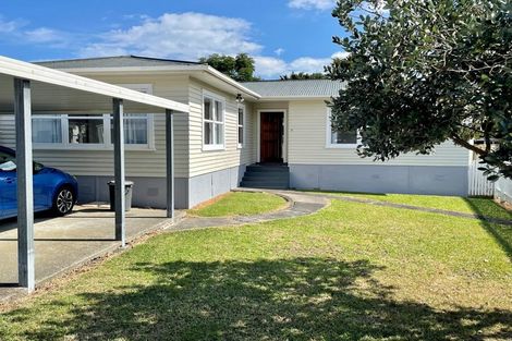 Photo of property in 9 Gloria Avenue, Te Atatu Peninsula, Auckland, 0610
