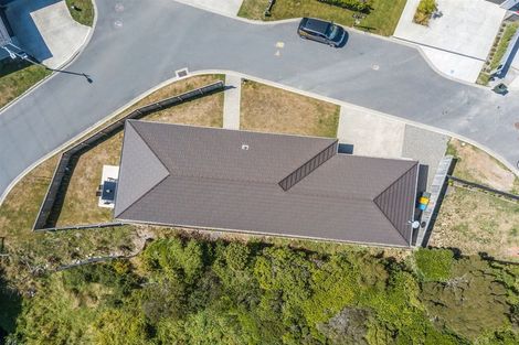 Photo of property in 8 Hull Place, Whitby, Porirua, 5024