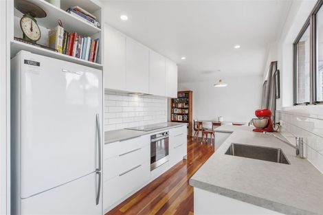 Photo of property in 2 May Avenue, Te Atatu South, Auckland, 0610