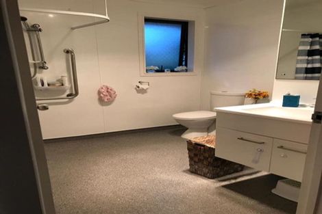 Photo of property in 4 Peachgrove Road, Te Atatu Peninsula, Auckland, 0610