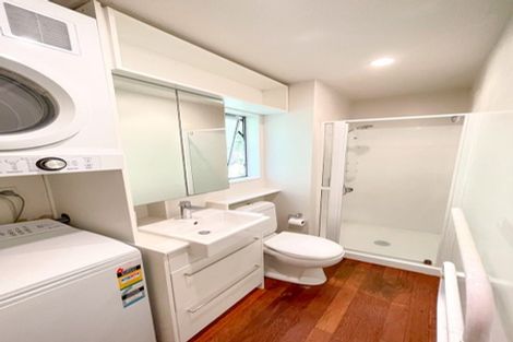 Photo of property in 33 Telephone Road, Birkenhead, Auckland, 0626
