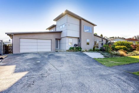 Photo of property in 17 Elizabeth Grove, Stratford, 4332