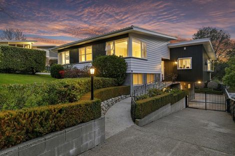 Photo of property in 4 Harewood Grove, Pinehaven, Upper Hutt, 5019