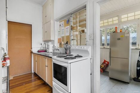 Photo of property in 120 Hutchinson Avenue, New Lynn, Auckland, 0600