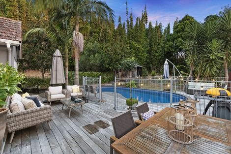 Photo of property in 24 Chatham Avenue, Paremoremo, Auckland, 0632