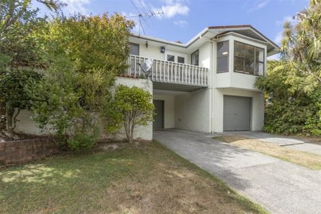 Photo of property in 96 Churton Drive, Churton Park, Wellington, 6037