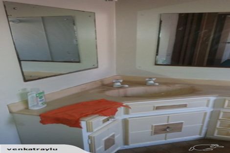 Photo of property in 4/6 Craigbank Avenue, New Lynn, Auckland, 0600