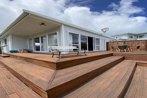 Photo of property in 199u3 Newlands Road, Newlands, Wellington, 6037