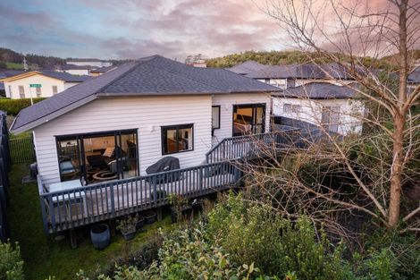 Photo of property in 2 Tarara Lane, Kumeu, 0810