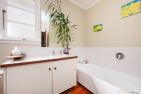 Photo of property in 35 Collingwood Street, Hokowhitu, Palmerston North, 4410