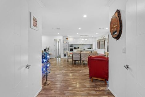 Photo of property in 587 Great South Road, Rosehill, Papakura, 2113