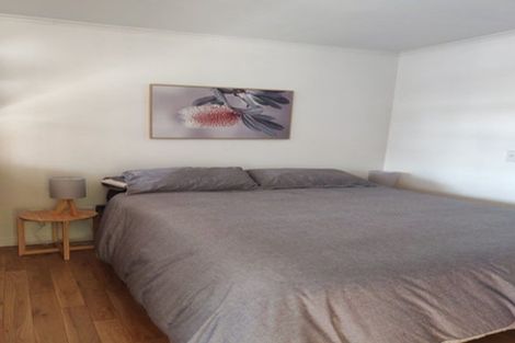 Photo of property in 33 Versailles Street, Karori, Wellington, 6012