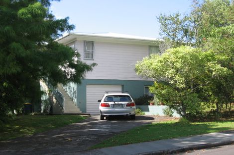 Photo of property in 10 Pokapu Street, Titirangi, Auckland, 0600