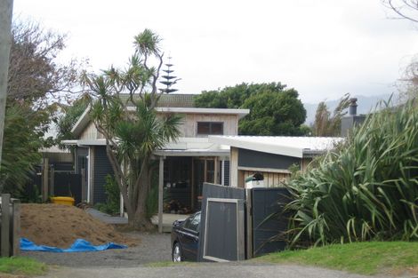 Photo of property in 5 Ngapotiki Street, Paraparaumu Beach, Paraparaumu, 5032