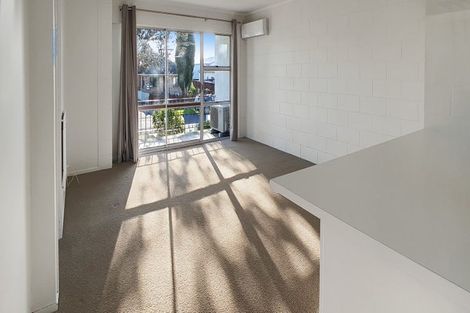 Photo of property in 15 Queen Mary Avenue, New Lynn, Auckland, 0600