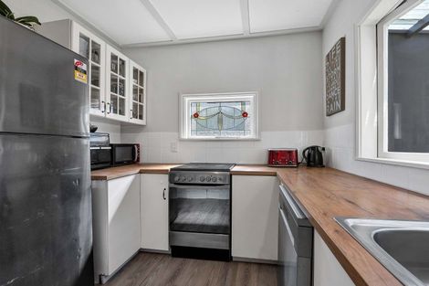 Photo of property in 263 Huatoki Street, Upper Vogeltown, New Plymouth, 4310