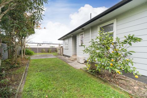 Photo of property in 15b Wikiriwhi Crescent, Awapuni, Palmerston North, 4412