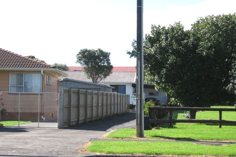 Photo of property in 94 Beach Road, Te Atatu Peninsula, Auckland, 0610