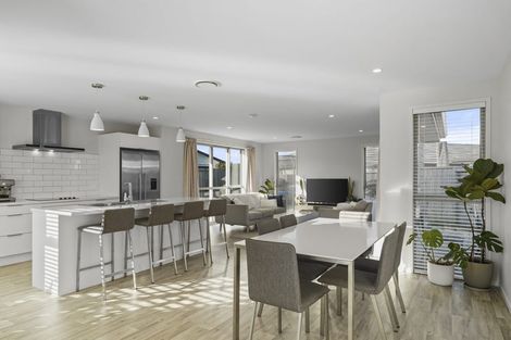 Photo of property in 37 Kahuparere Crescent, Pyes Pa, Tauranga, 3112