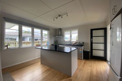 Photo of property in 37 Harrington Road, Henderson, Auckland, 0610
