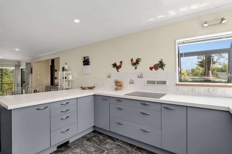 Photo of property in 11 North Way, Titirangi, Auckland, 0604