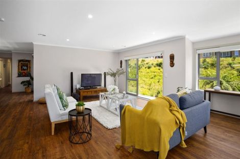 Photo of property in 7 Hull Place, Whitby, Porirua, 5024