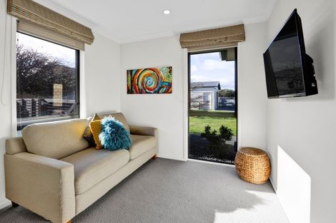 Photo of property in 21 Montague Grove, Stratford, 4332