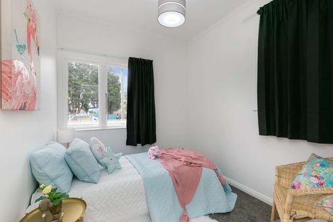 Photo of property in 100 Randwick Road, Moera, Lower Hutt, 5010