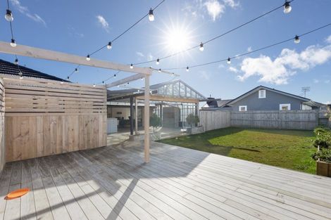 Photo of property in 17 Cyprus Place, Fitzherbert, Palmerston North, 4410