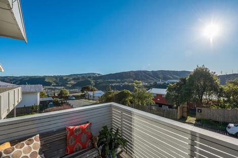 Photo of property in 32 Kingsley Street, Stokes Valley, Lower Hutt, 5019