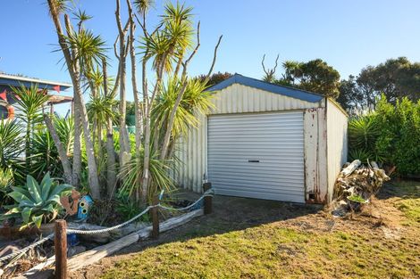 Photo of property in 15 Hall Place, Foxton Beach, Foxton, 4815