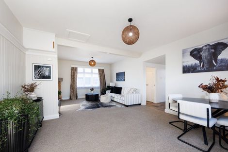 Photo of property in 2 Ngahina Street, Marton, 4710