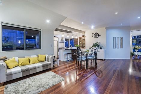 Photo of property in 13 Oakway Drive, Schnapper Rock, Auckland, 0632