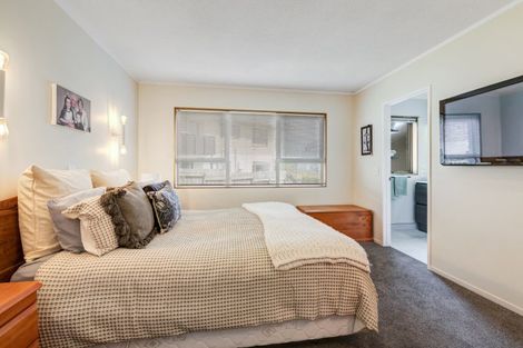 Photo of property in 20 Whangaparaoa Road, Red Beach, 0932