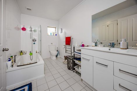 Photo of property in 23 Carlas Way, Ranui, Auckland, 0612