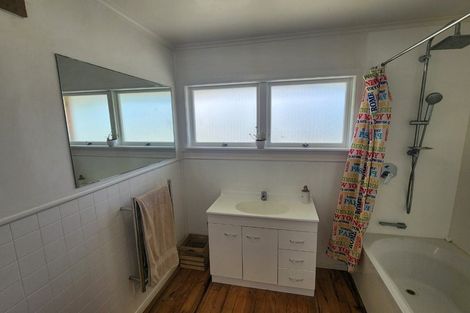 Photo of property in 2/8 Adrienne Place, Onehunga, Auckland, 1061