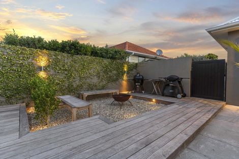 Photo of property in 2/51 Beach Road, Mellons Bay, Auckland, 2014