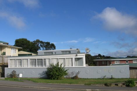 Photo of property in 24u1 Horokiwi Road West, Newlands, Wellington, 6037