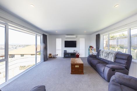 Photo of property in 18b Galea Grove, Kelvin Grove, Palmerston North, 4414