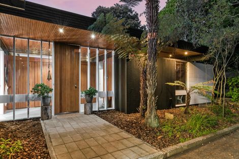 Photo of property in 28 Kahurangi Place, Hillpark, Auckland, 2102