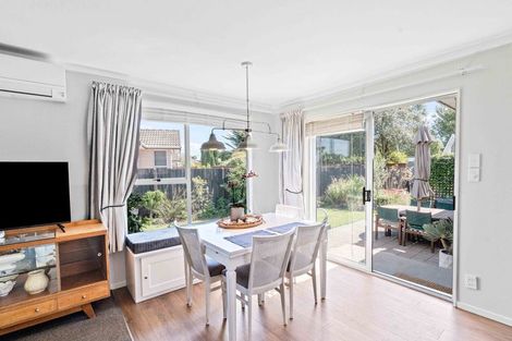 Photo of property in 37 Oakley Crescent, Hornby, Christchurch, 8042