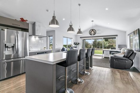 Photo of property in 76 Pohutukawa Drive, Levin, 5571