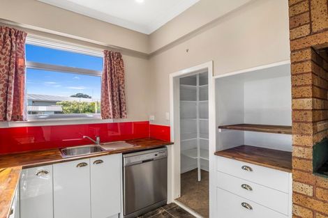 Photo of property in 124 Weraroa Road, Waverley, 4510