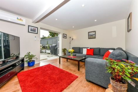 Photo of property in 18 Grassmere Road, Henderson Valley, Auckland, 0612