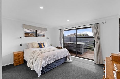 Photo of property in 7 Nevada Way, Kelvin Grove, Palmerston North, 4414