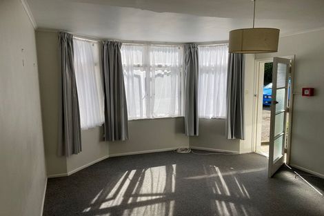 Photo of property in 87 Queens Drive, Lyall Bay, Wellington, 6022