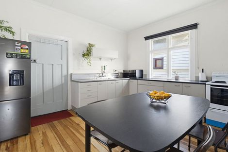 Photo of property in 12 Lyndhurst Street, Takaro, Palmerston North, 4412