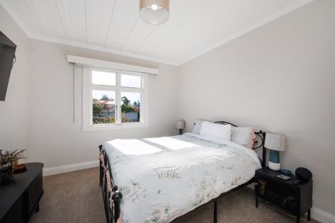 Photo of property in 2 Ngahina Street, Marton, 4710